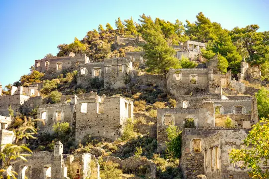 Kayaköy’de Tarihle İç İçe Bir Gün: Sessizlik, Kültür ve Fotoğraf Rotaları