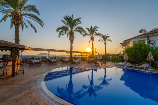 Sunset Beach Club Fethiye | Denize Sıfır Tatil Konforu