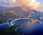 Fethiye’de Yamaç Paraşütü: Gökyüzünde Unutulmaz Bir Deneyim